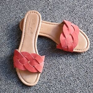 NWOT, Mila Paoli Coral Woven Sandals